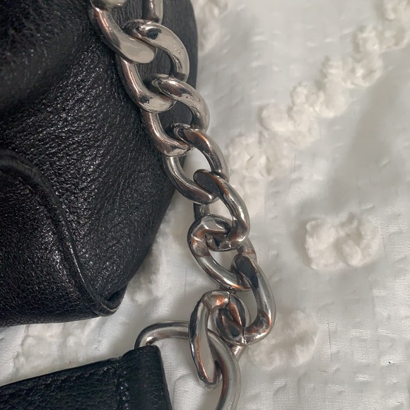 Micheal Kors Hamilton Satchel in Black - Picture 5 of 12